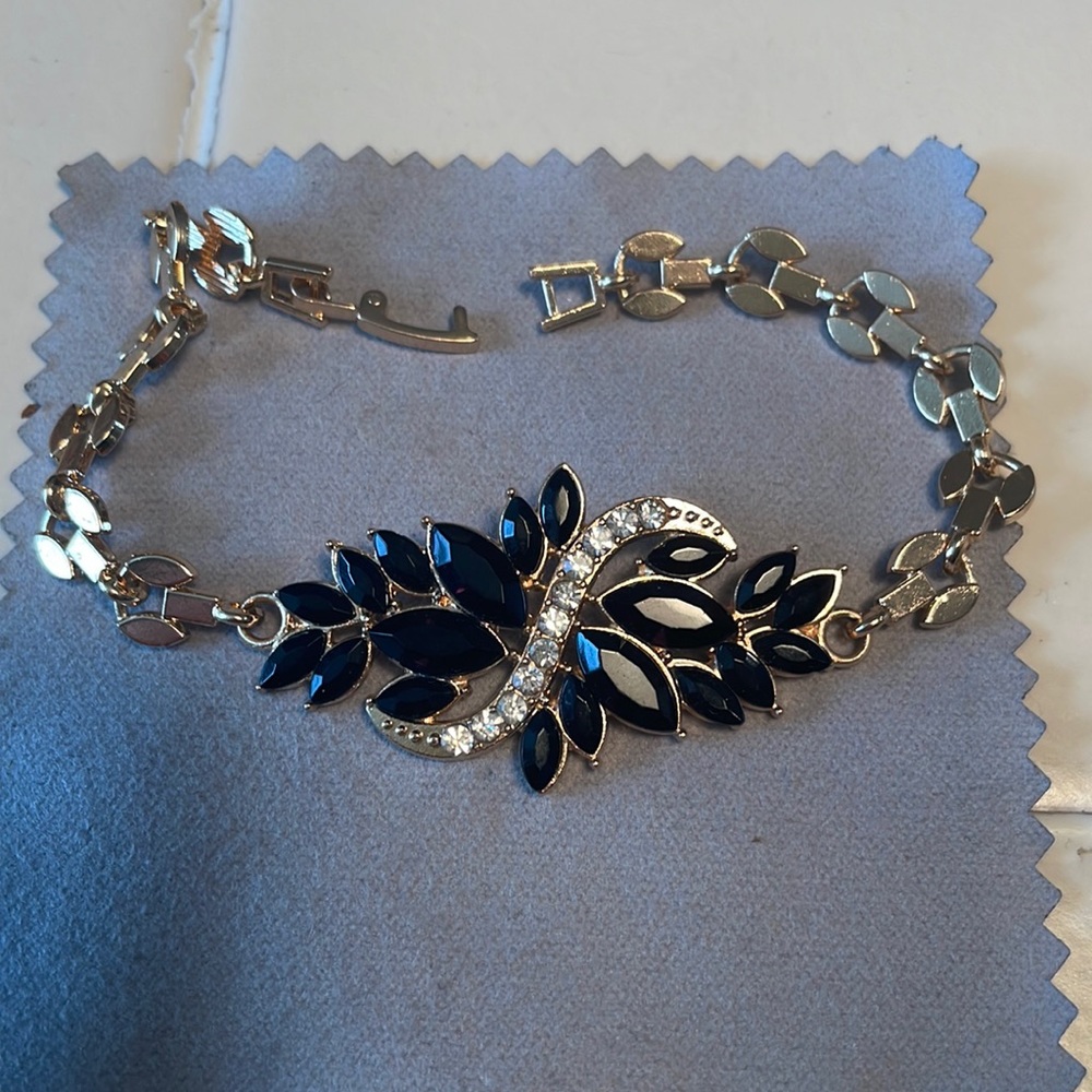 Onyx stone with cz stone gold bracelet